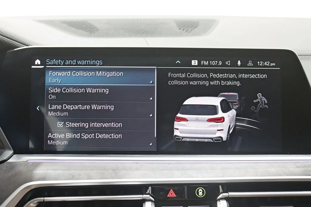 Used 2023 White BMW xDrive45e image 26