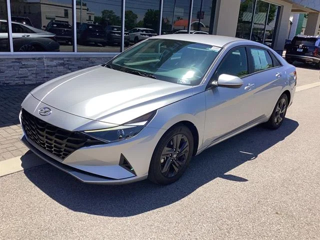 Certified Used 2023 Shimmering Silver Pearl Hyundai SEL image 8