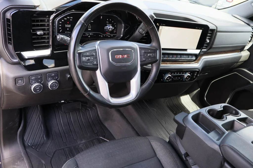 Used 2024 Gray GMC Elevation image 12