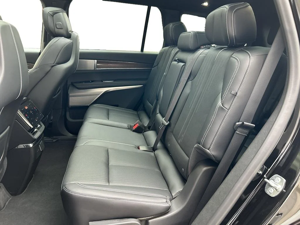 2026 Cadillac VISTIQ Luxury - Photo 8
