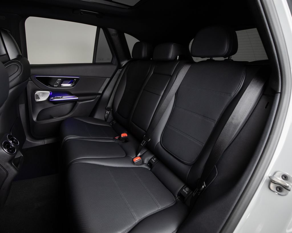 New 2026 MANUFAKTUR Alpine Grey Mercedes-Benz GLC 300 image 8