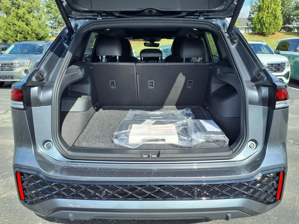 New 2026 Platinum Gray Metallic Volkswagen 2.0T SE R-Line Black image 5