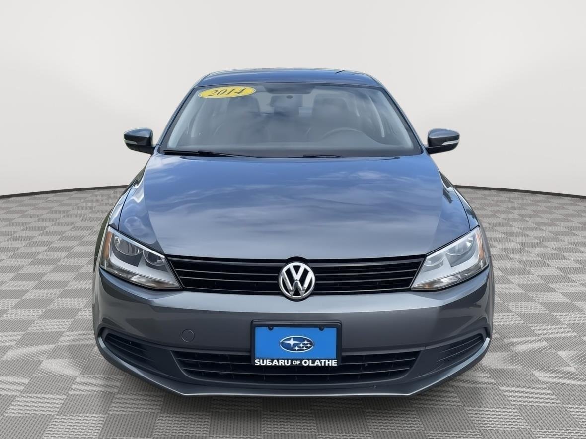 Used 2014 Platinum Gray Metallic Volkswagen SE image 9