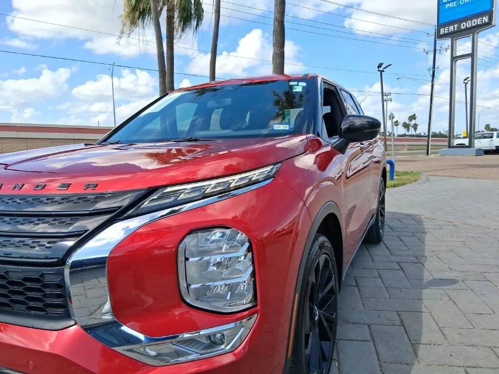 Used 2024  Mitsubishi SE image 3