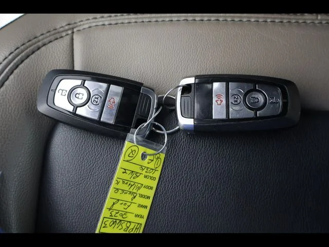 Used 2023 Blue Ford Wildtrak image 31