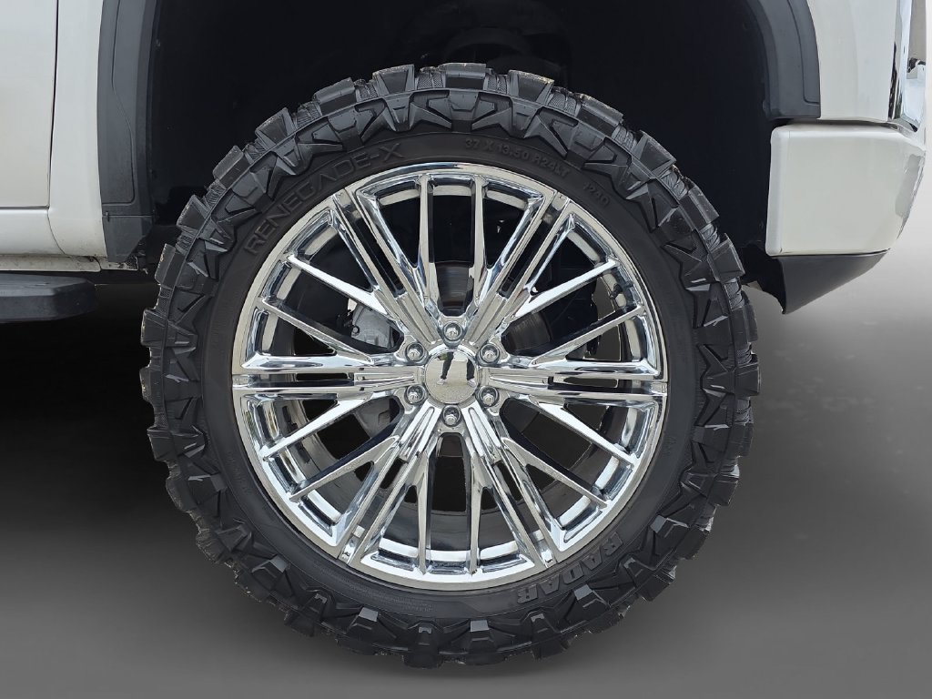 Used 2021 White GMC Denali image 17