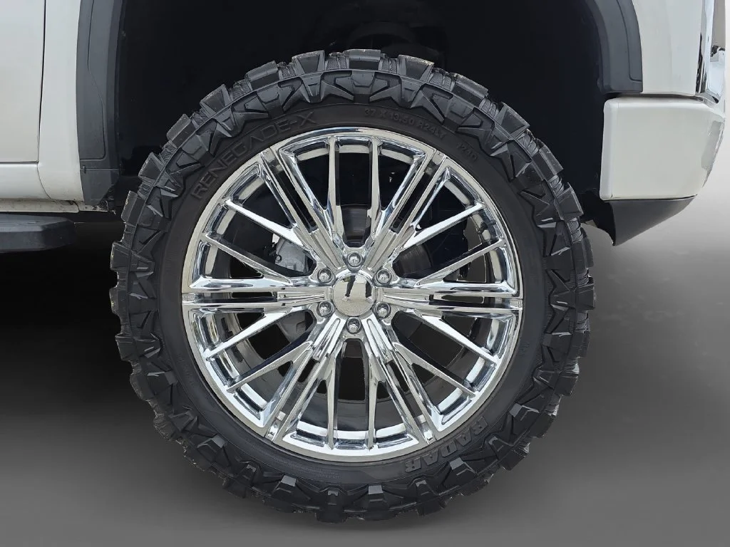 Used 2021 White GMC Denali image 17