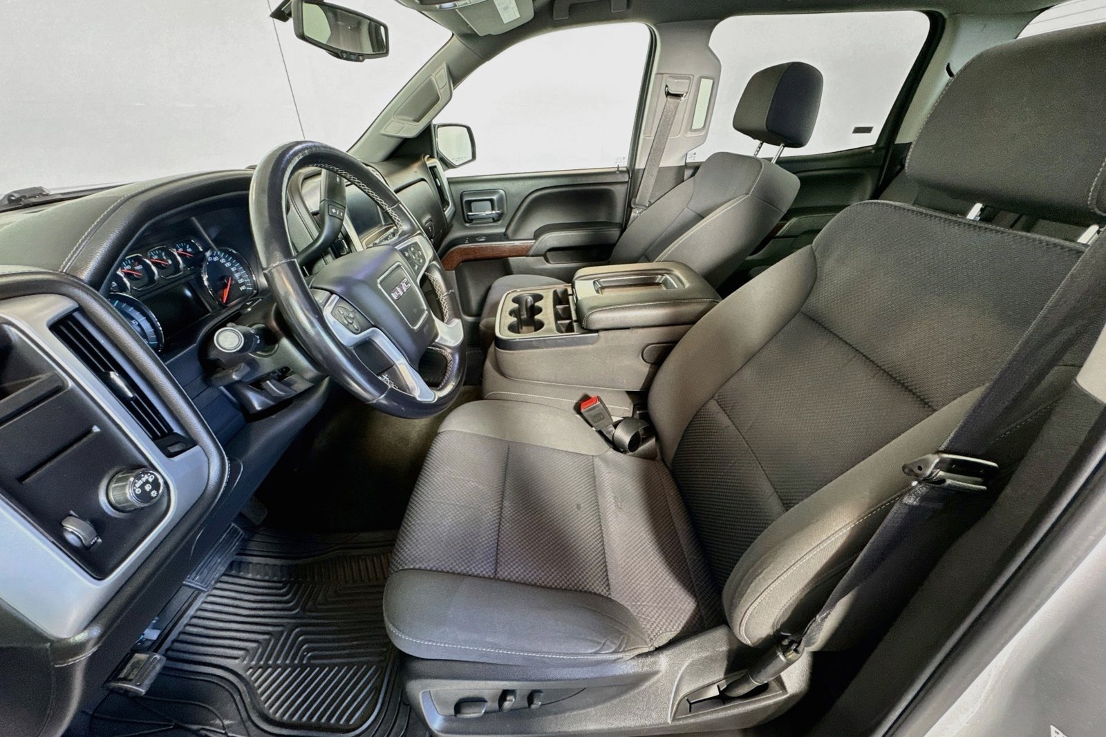 Used 2018 Quicksilver Metallic GMC SLE image 19