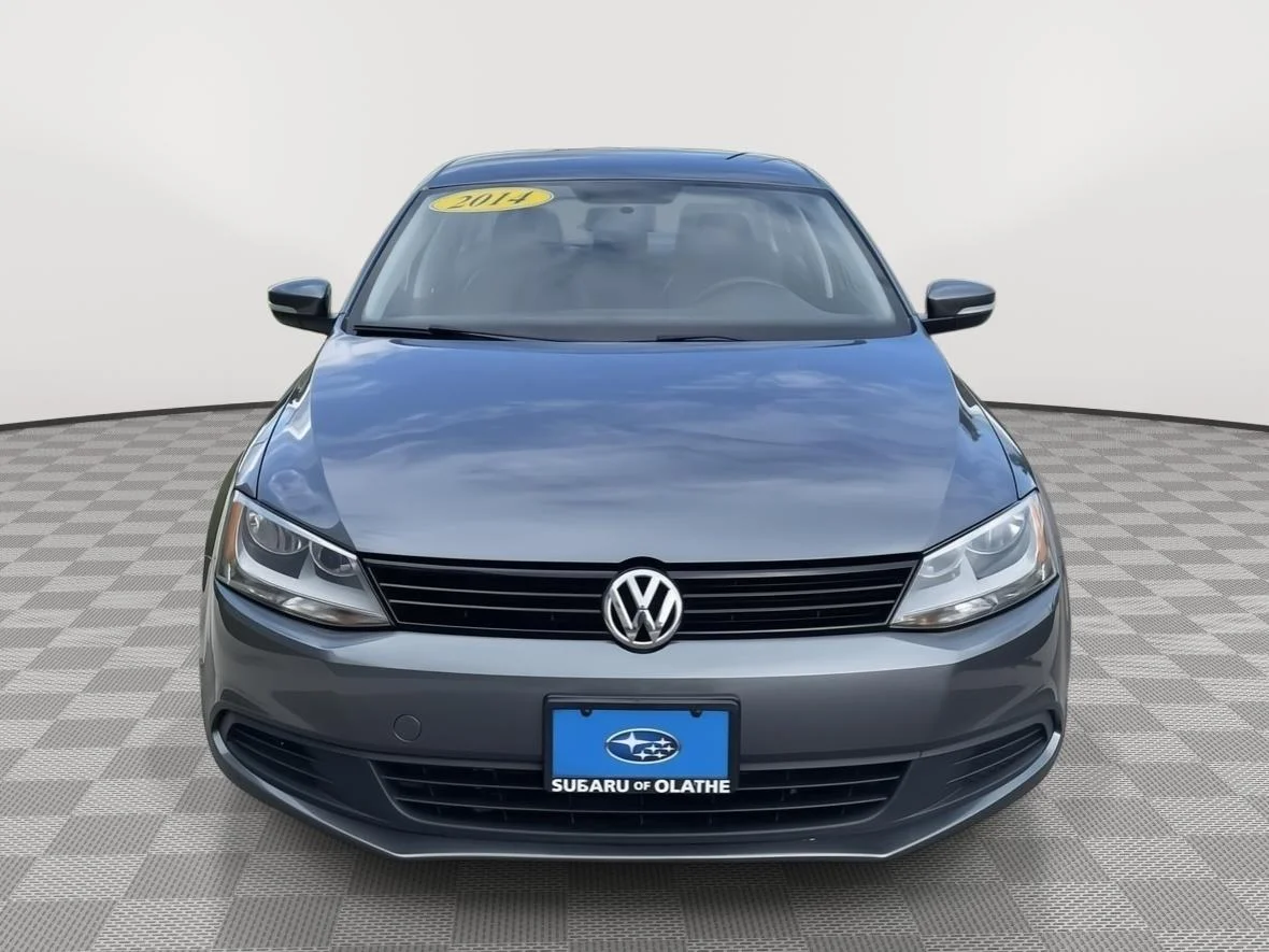 Used 2014 Platinum Gray Metallic Volkswagen SE image 9