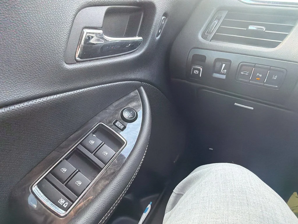 Used 2014 White Chevrolet LTZ image 14