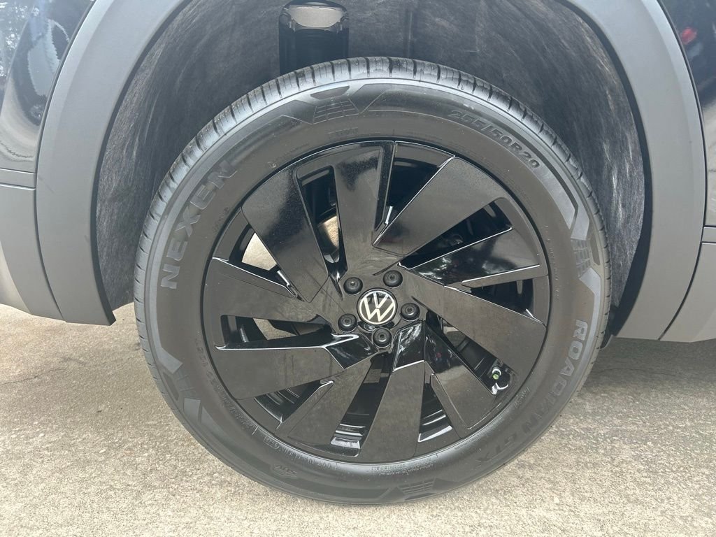 New 2026 Black Volkswagen SE w/Technology image 24