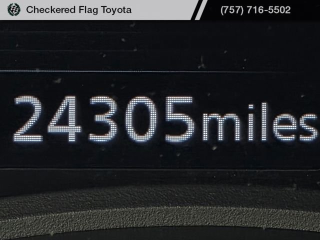 Used 2024 Aspen White Tricoat/Super Black Nissan SR image 25