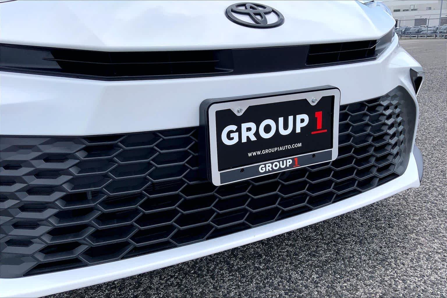Used 2025 Ice Cap Toyota SE image 29