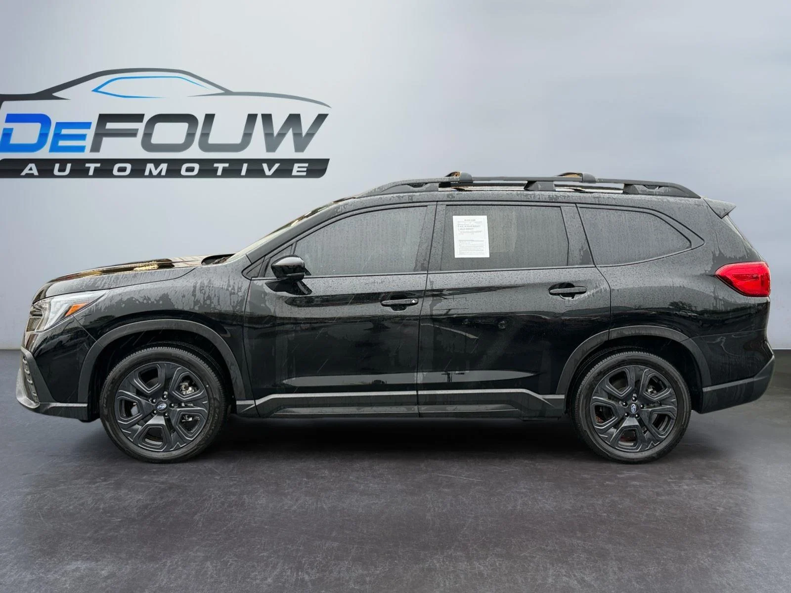 Used 2025 Crystal Black Silica Subaru Onyx Edition Touring image 6