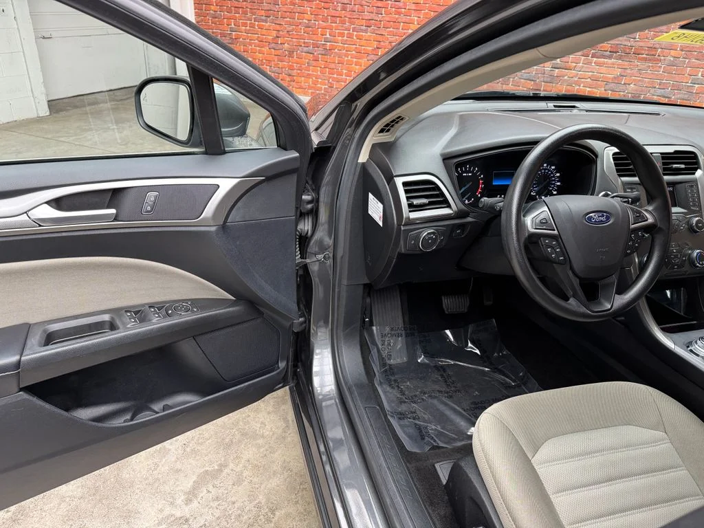 Used 2019 Magnetic Ford S image 7
