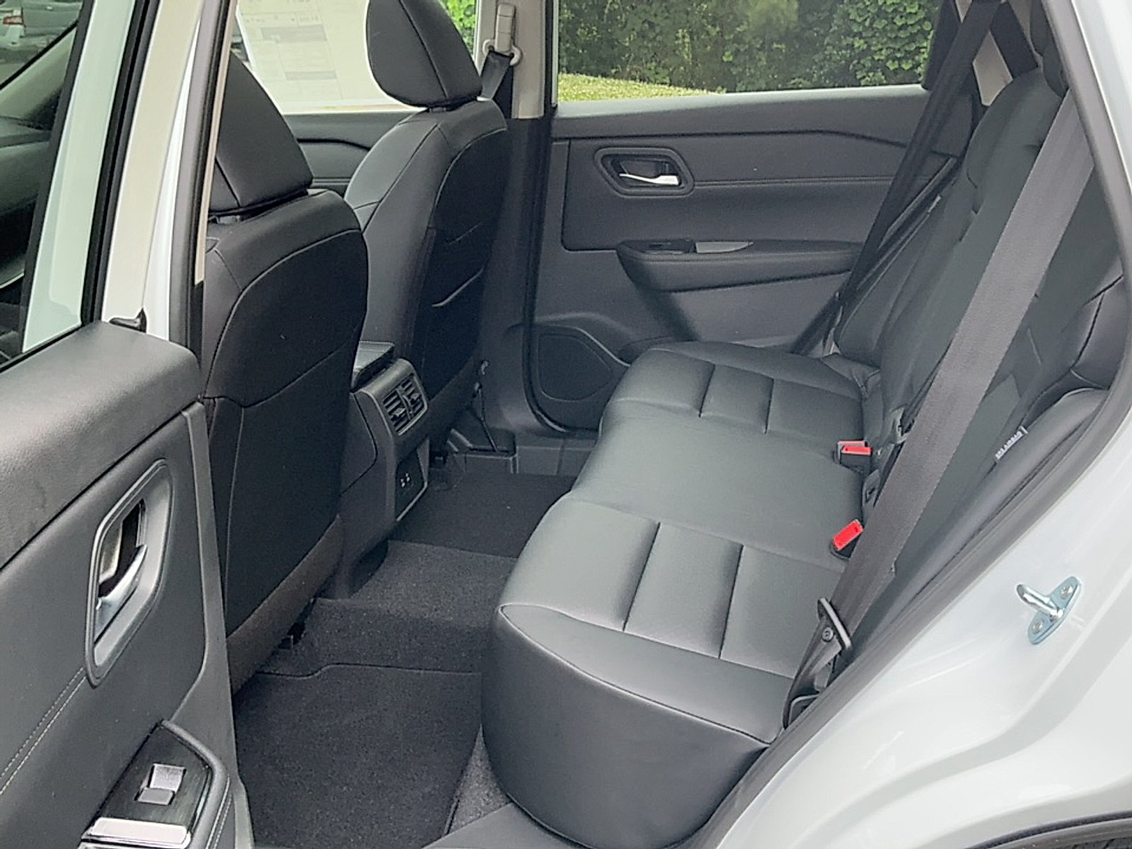 New 2026 Everest White Pearl Tricoat Nissan Dark Armor image 15