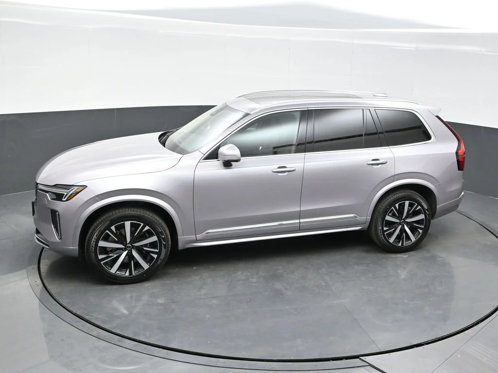 Used 2026 Aurora Silver Volvo Core image 32