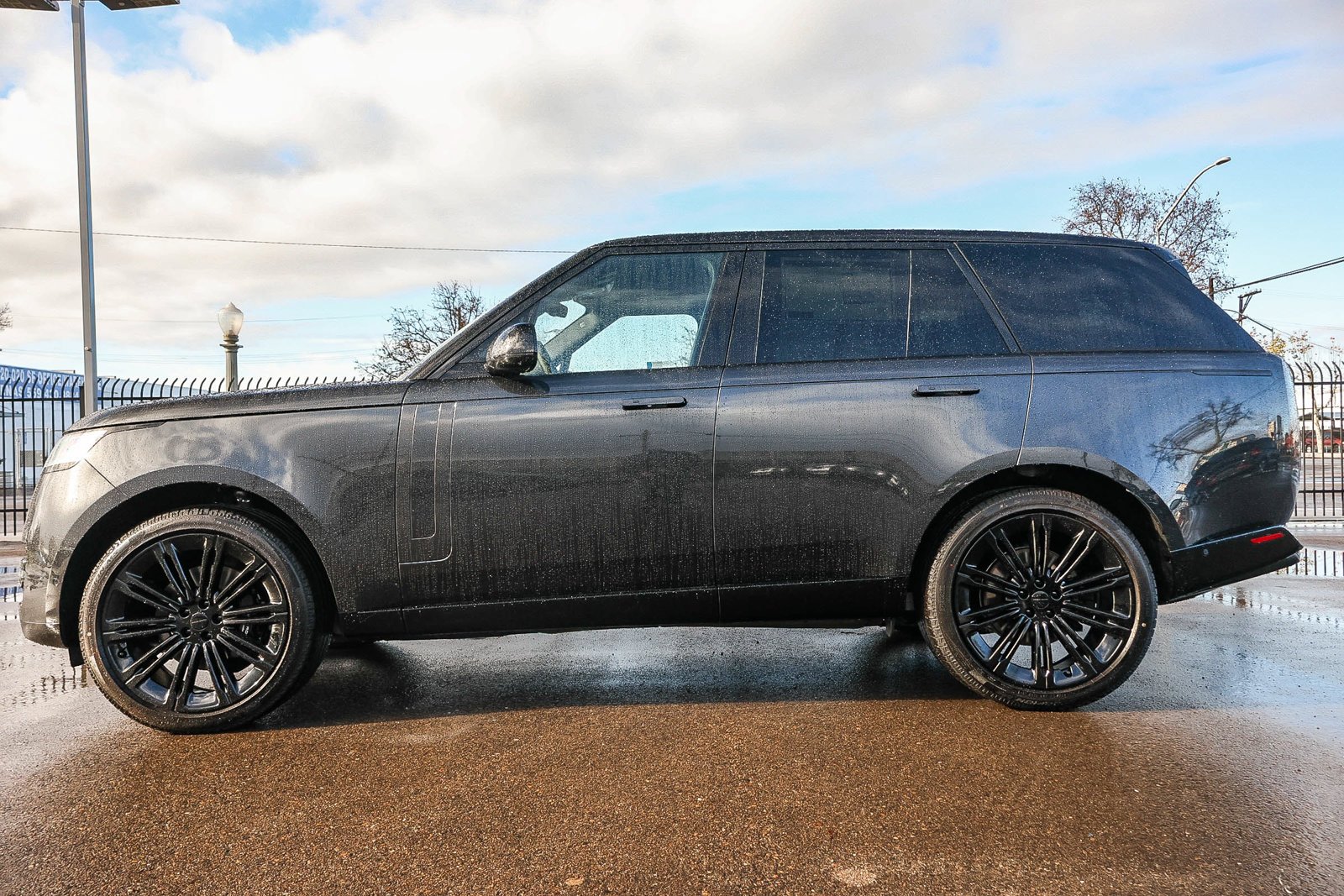 2026 Land Rover Range Rover SE - Photo 8