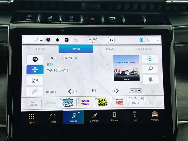 Used 2024 Gray Jeep Limited image 16