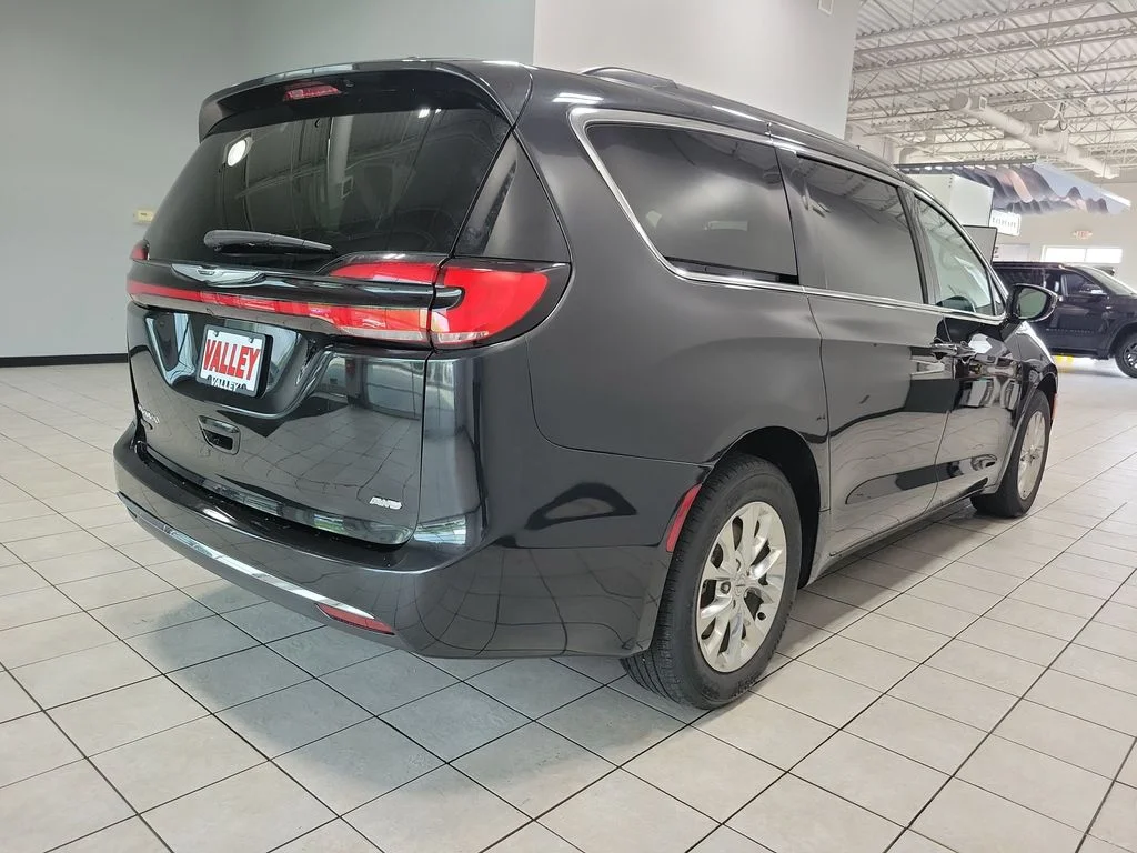 Used 2022 Black Chrysler Touring L image 10