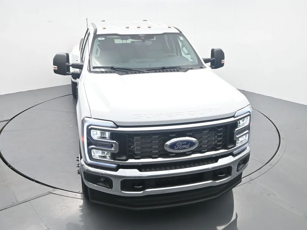 New 2026 Oxford White Ford F-350® XLT image 33