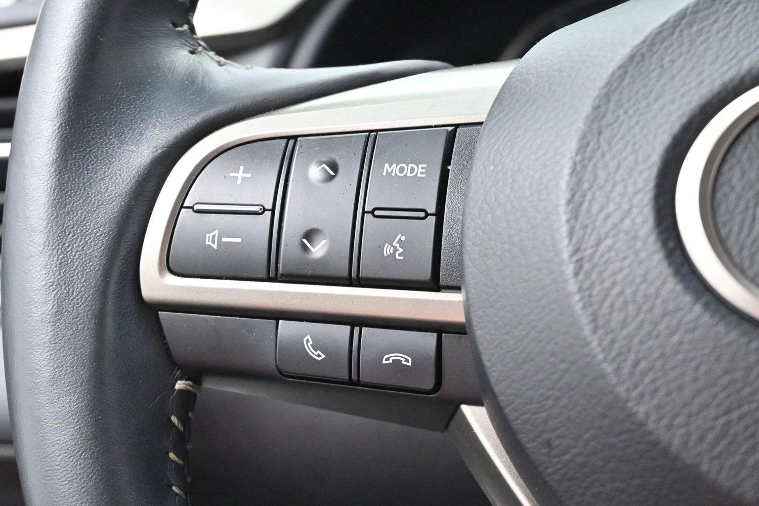 Used 2016 Eminent White Pearl Lexus FWD 4dr image 19