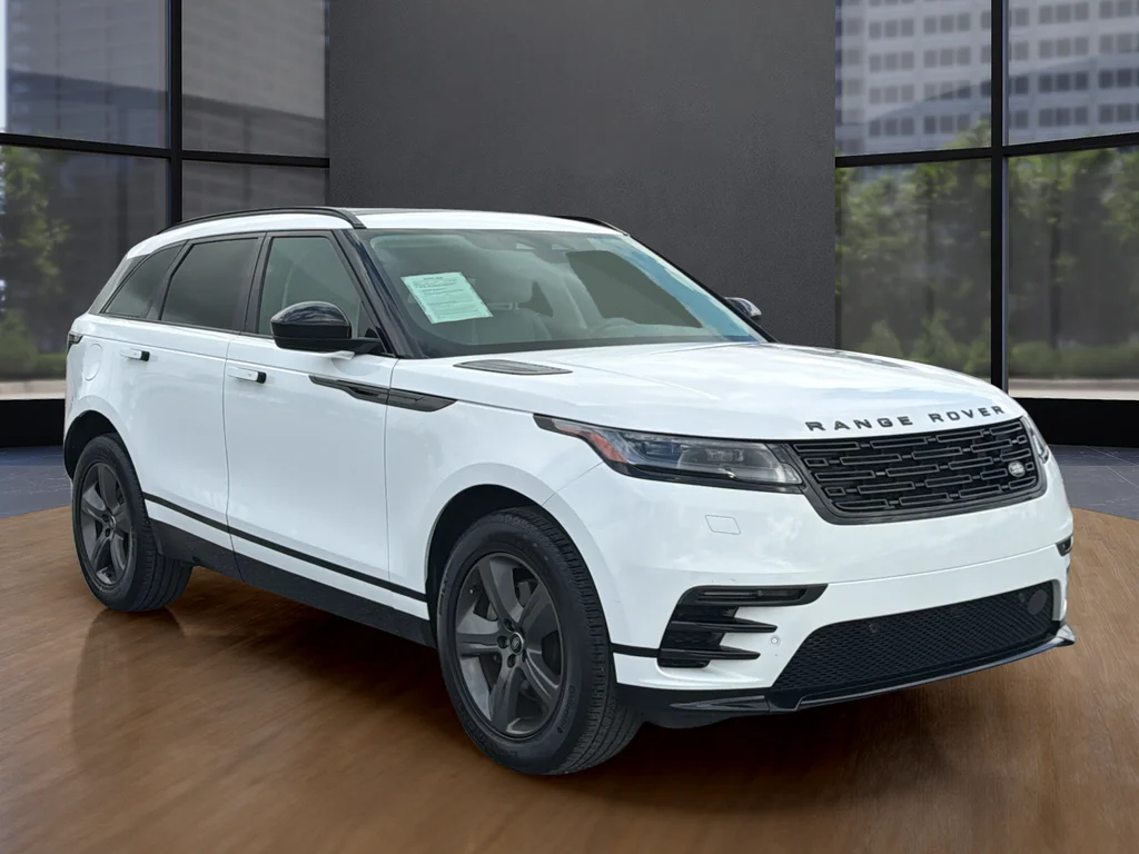 Used 2025  Land Rover Dynamic SE image 10