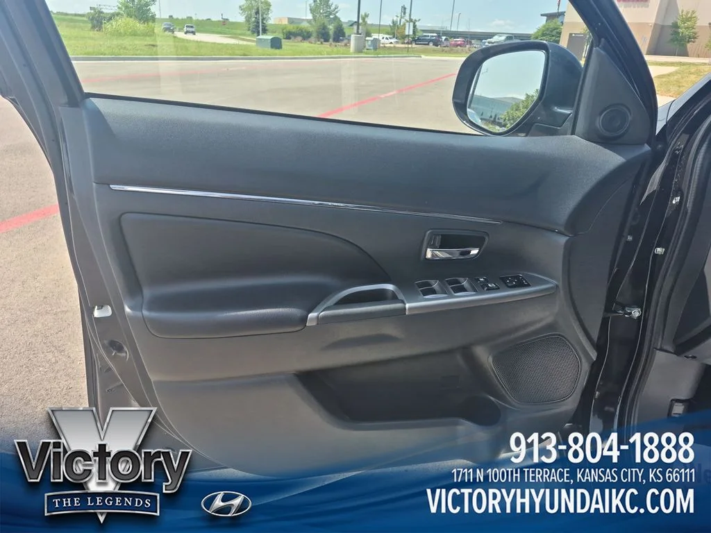 Used 2024  Mitsubishi 2.0 SE image 11