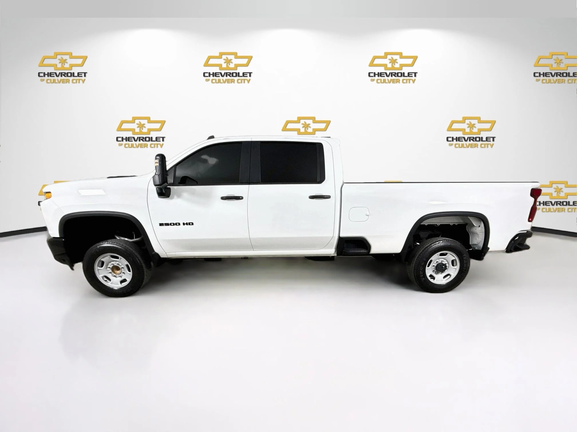 Used 2022 SUMMIT WHITE Chevrolet Custom image 5