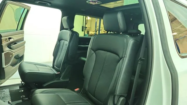 New 2026 Bright White Clear-Coat Exterior Paint Jeep Limited Altitude image 20