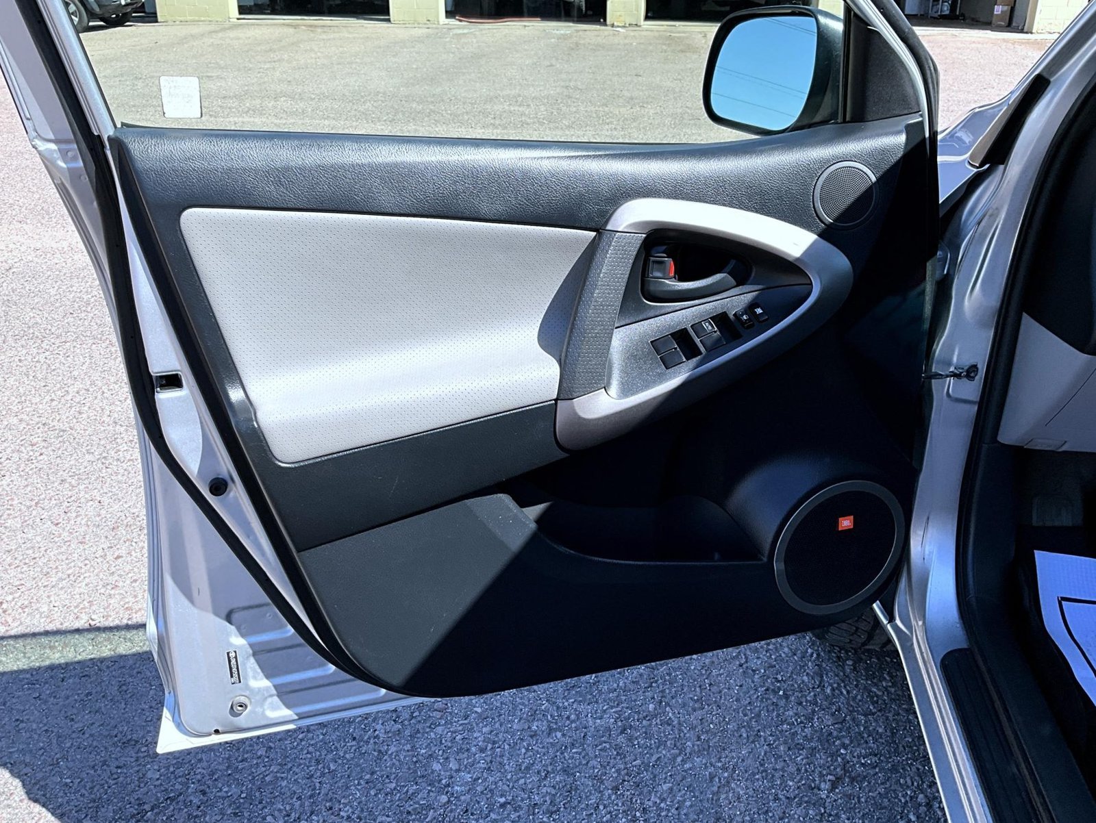Used 2007 Silver Toyota Limited image 11