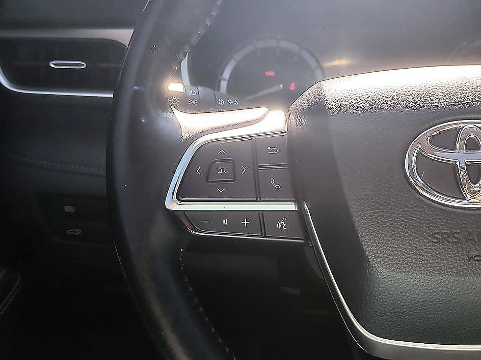Used 2022 Midnight Black Metallic Toyota XLE image 15