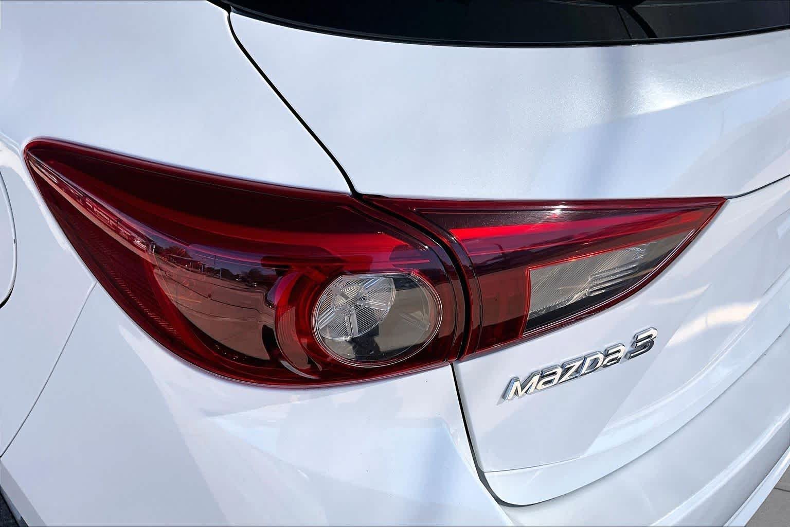 Used 2017 Snowflake White Pearl Mica Mazda Grand Touring image 29