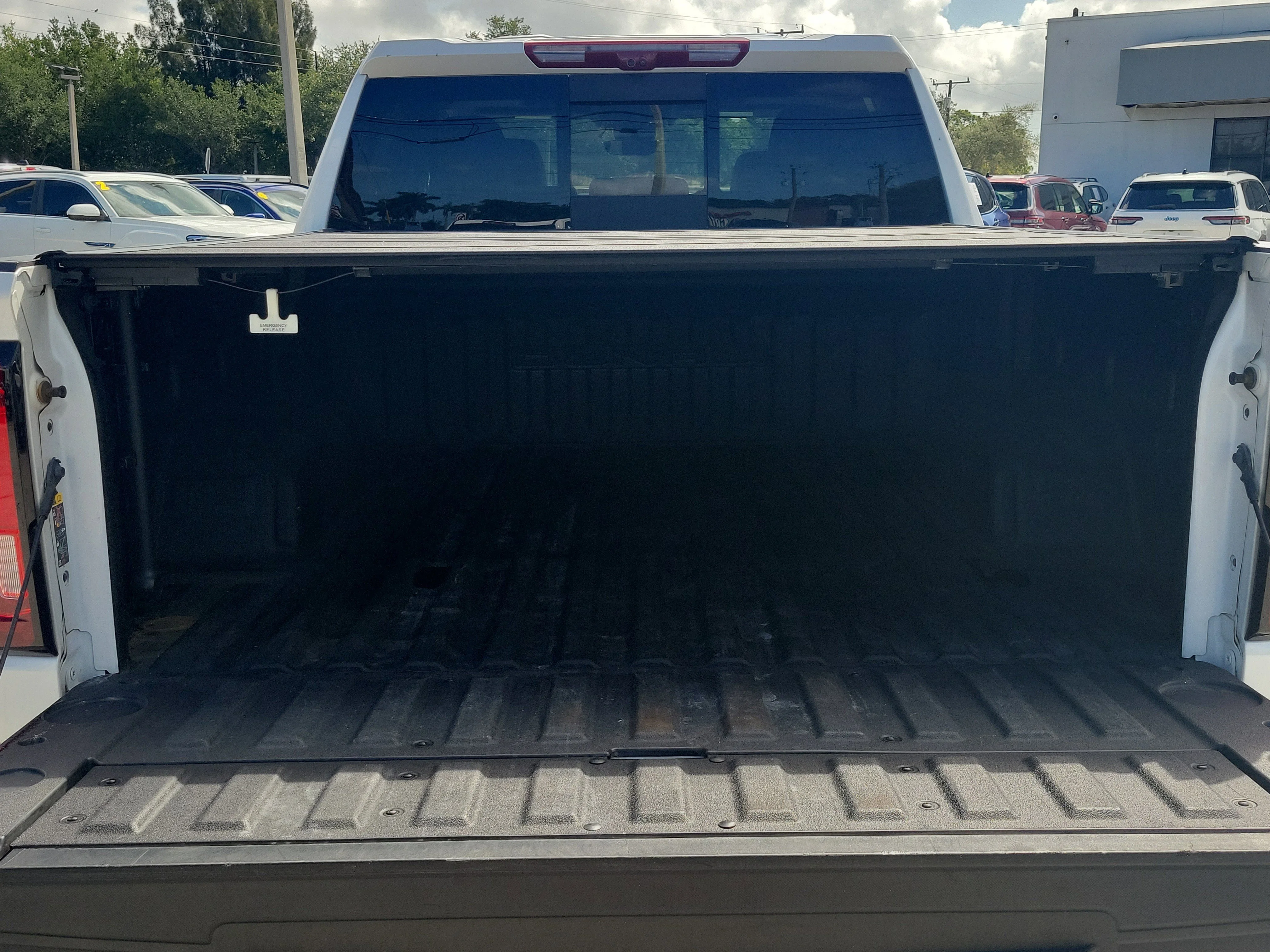 Used 2024 White Frost Tricoat GMC Denali image 12