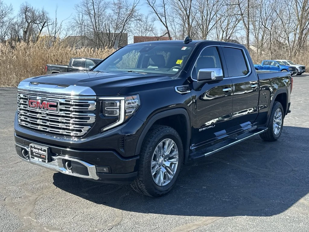 Used 2022 Black GMC Denali image 4