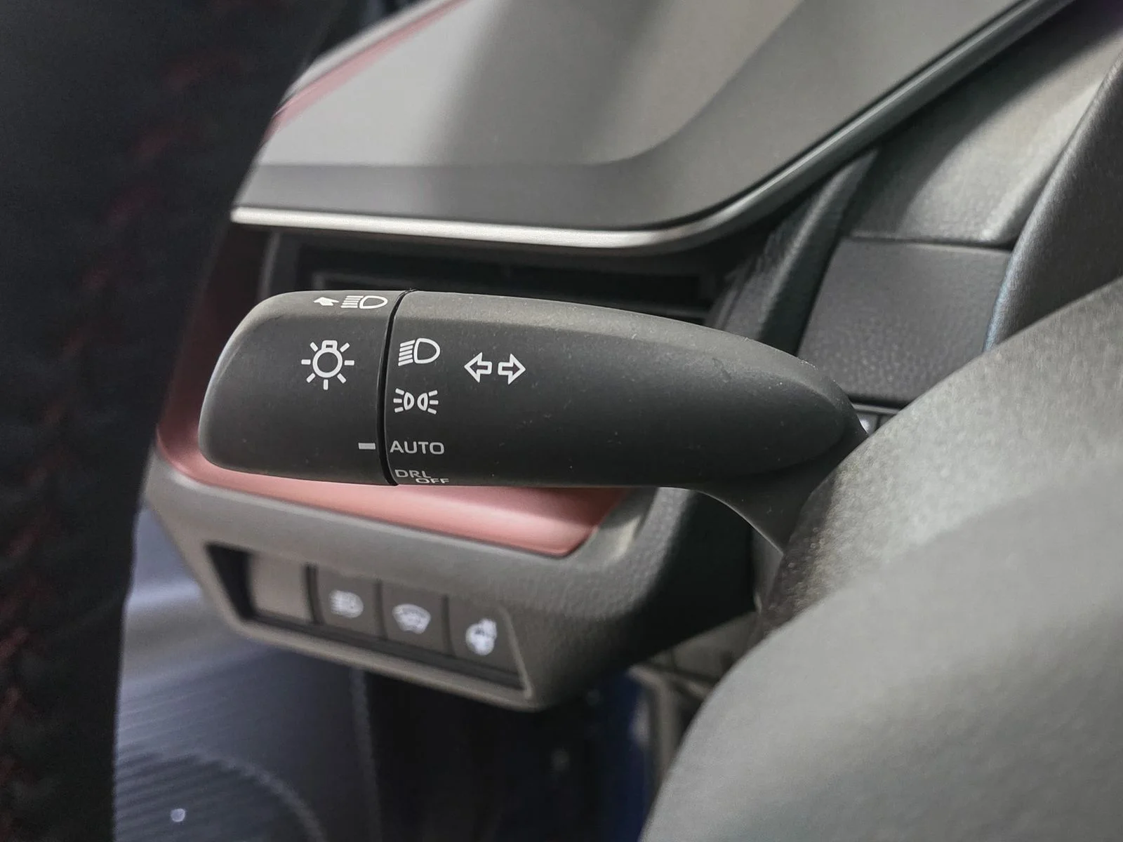 2026 Toyota Prius Plug-in Hybrid XSE - Photo 34