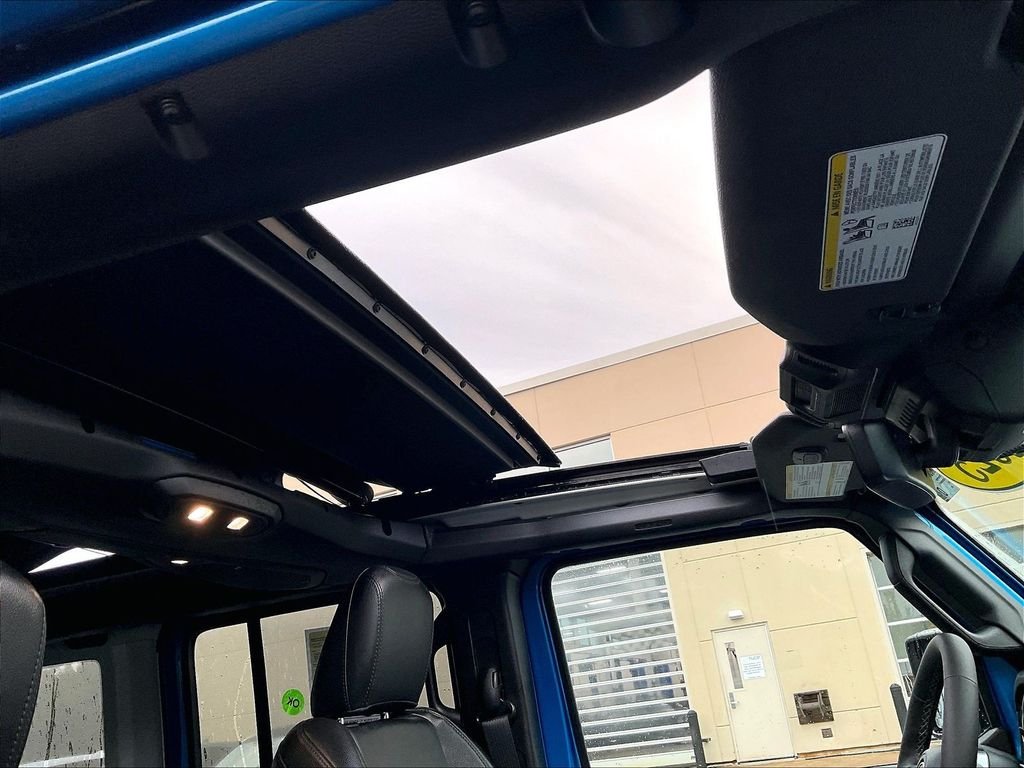 Used 2025 Hydro Blue Pearl Coat Jeep Sahara image 22