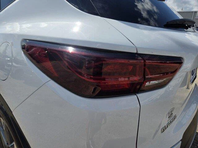 Used 2025 Summit White Chevrolet LT image 28