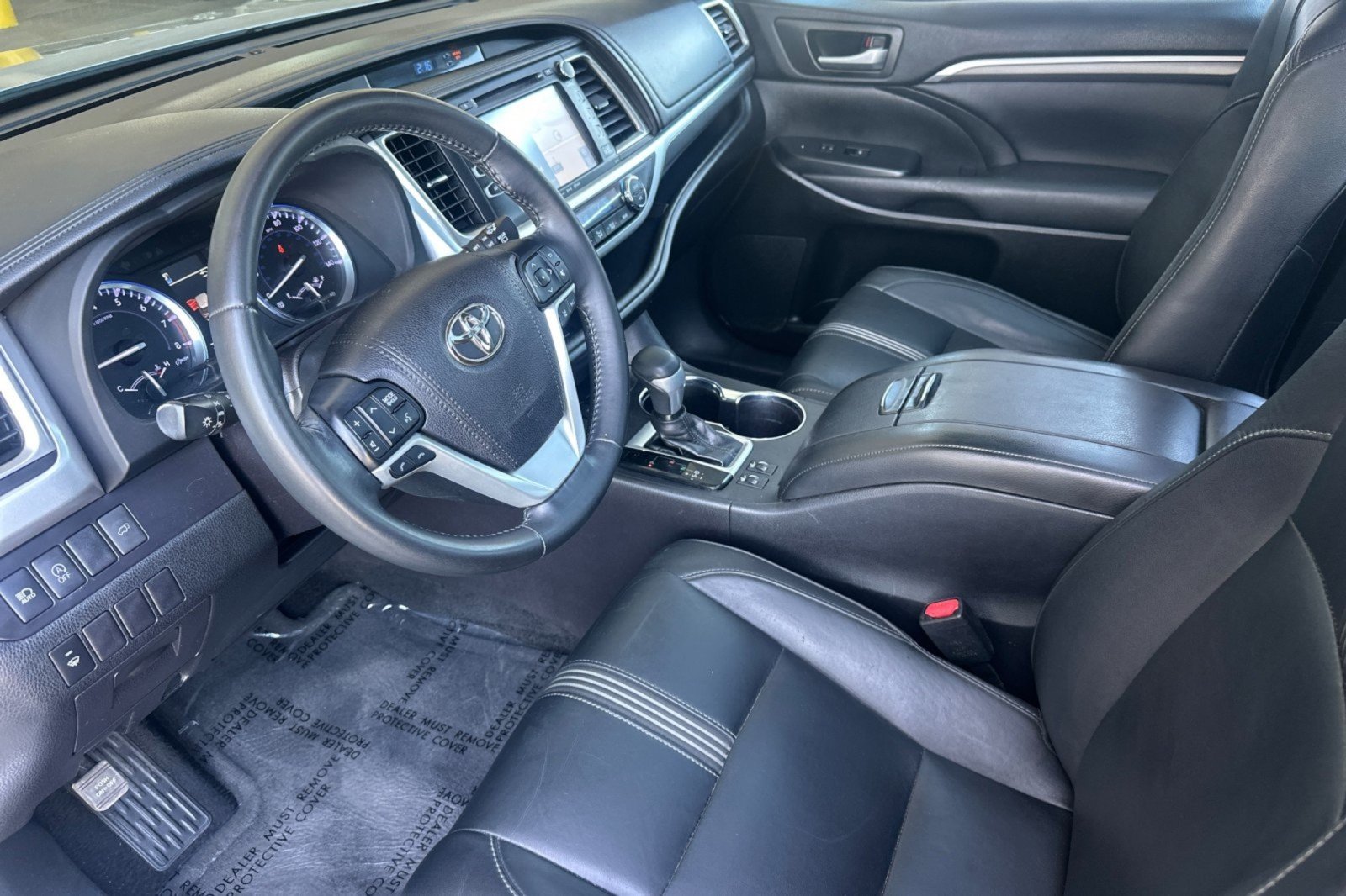 Used 2018 CELESTIAL SILVER MET Toyota SE image 9