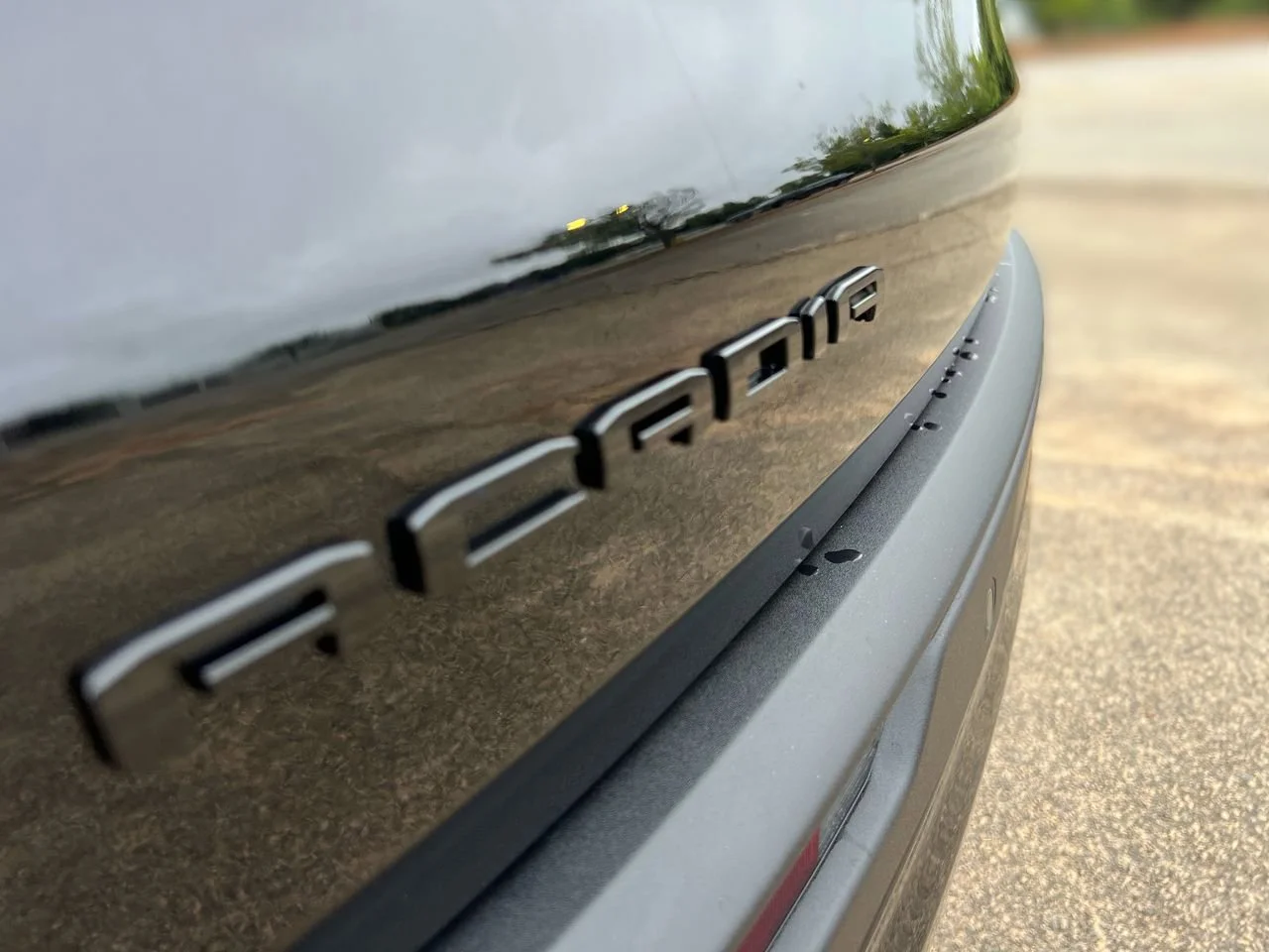 Used 2026 Ebony Twilight Metallic GMC Elevation image 26