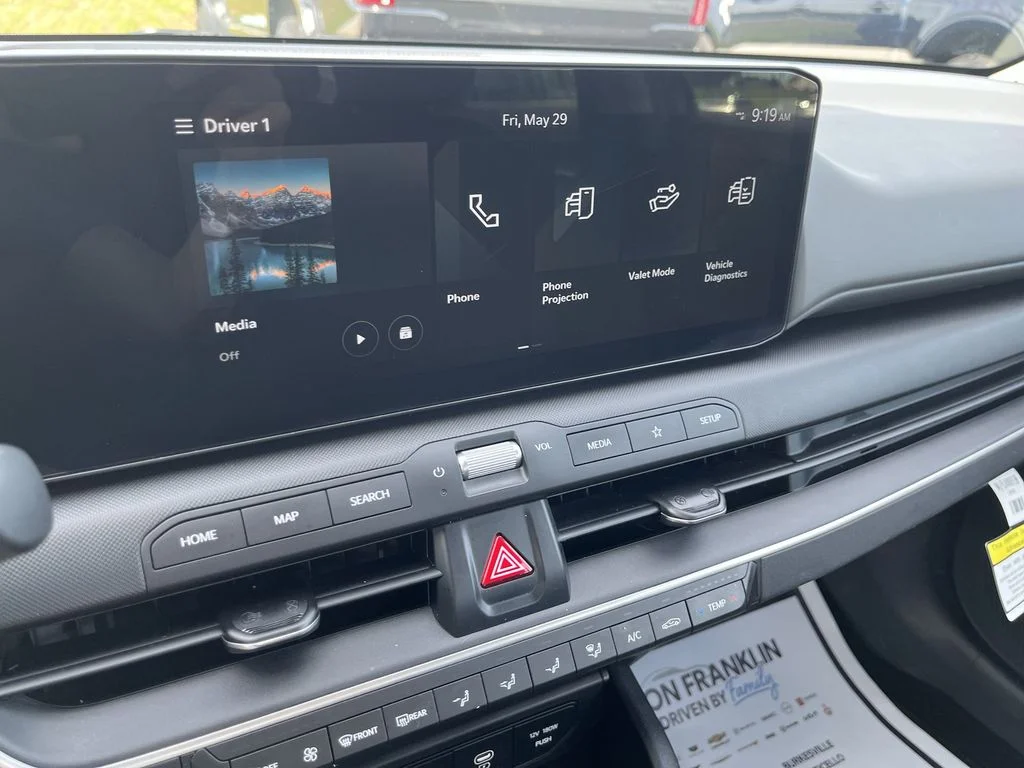 Used 2025 Black Kia LXS image 16