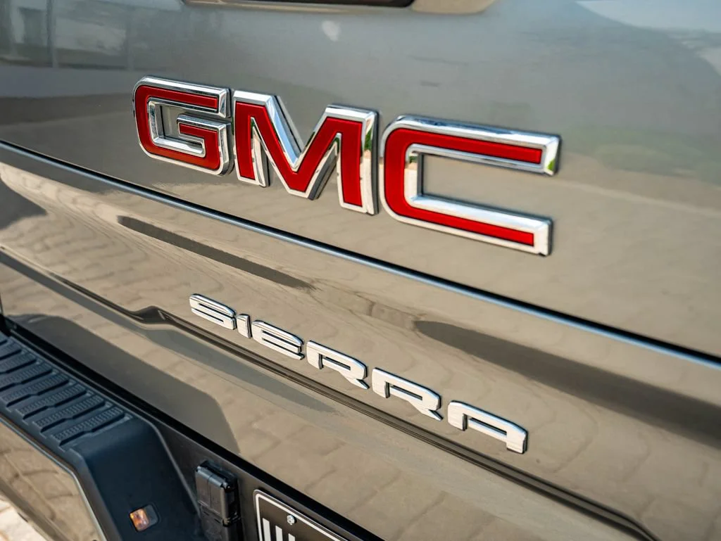 Used 2024 Sterling Metallic GMC AT4 image 18