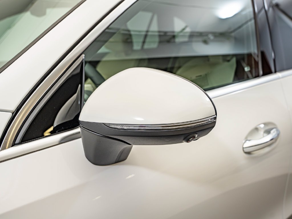 New 2027 Polar White Mercedes-Benz GLC 300 image 9