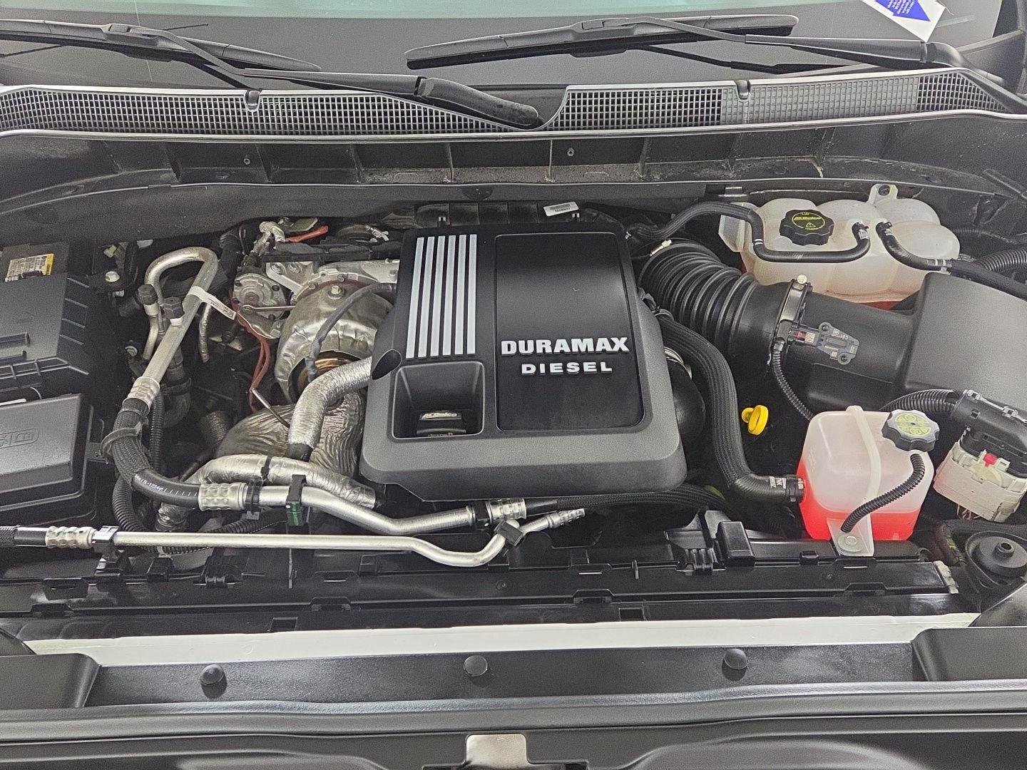 Used 2025 Summit White Chevrolet RST image 28