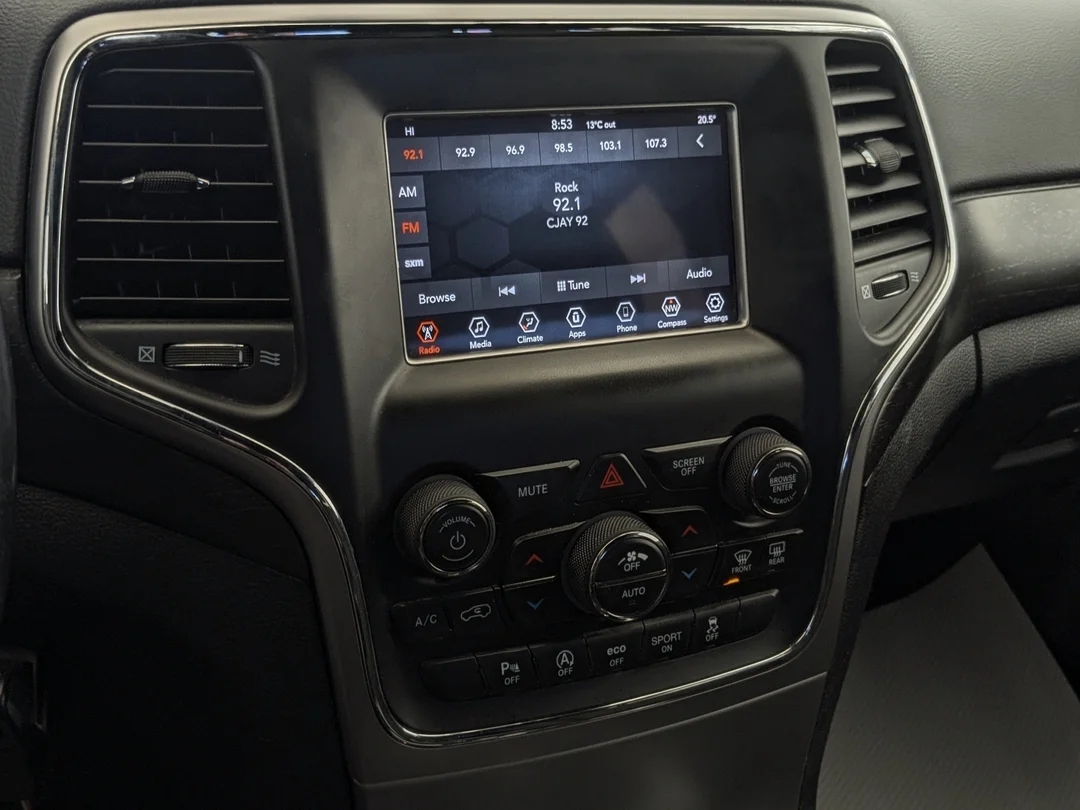 Used 2018 Black Jeep Laredo - - 4x4 - 3.6L Pentastar V6 - Quadra-Trac I 4x4 - Keyless Go - ParkView & ParkSense & More! image 22