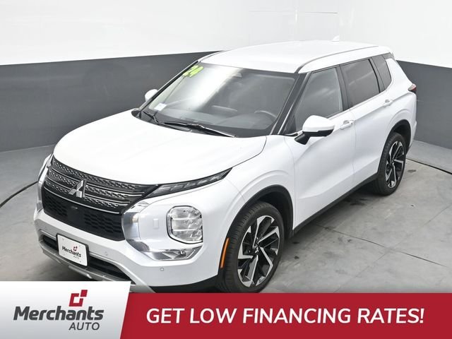 Used 2024 White Mitsubishi SE image 25