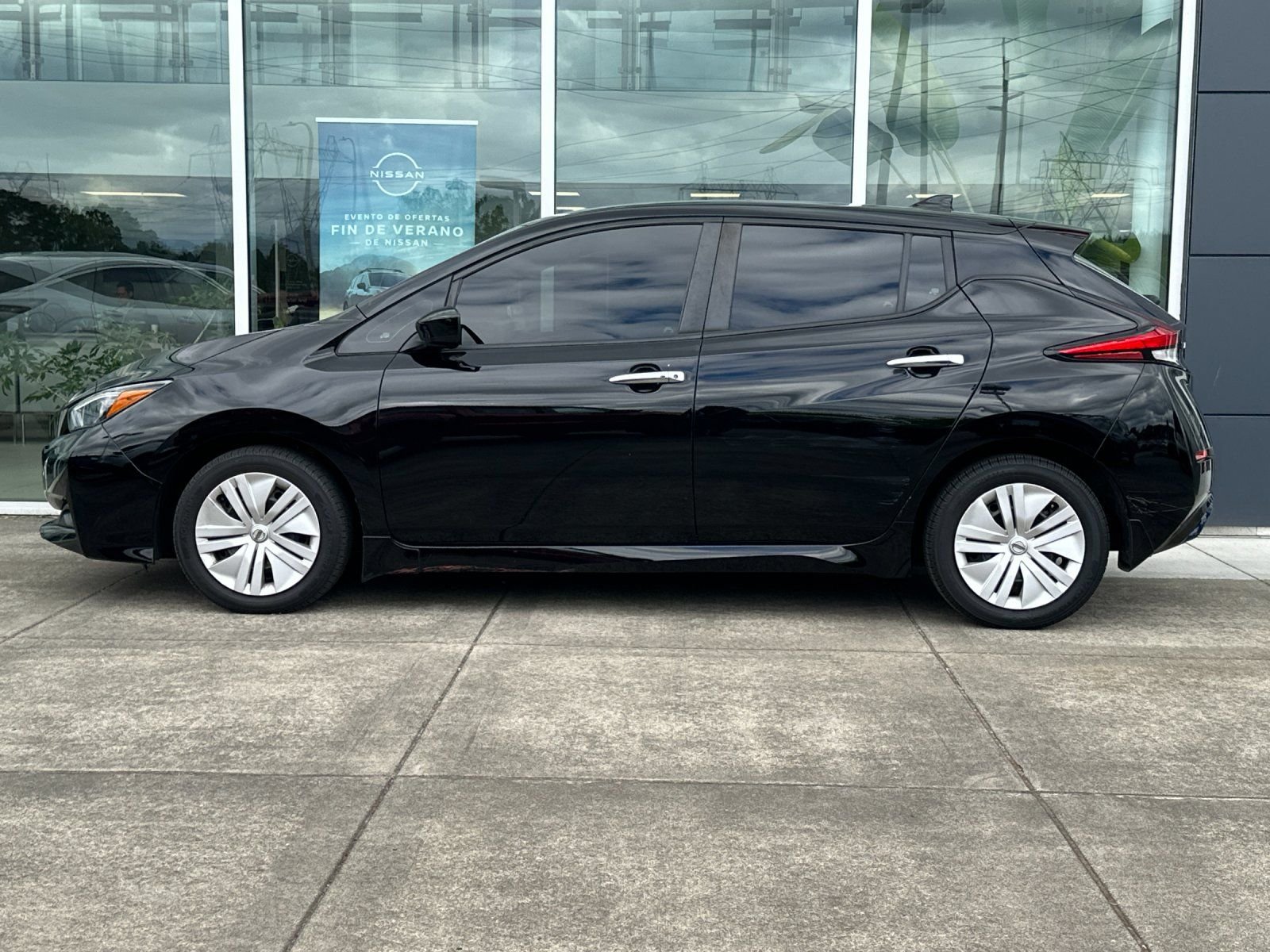 Used 2022 Super Black Nissan S image 6