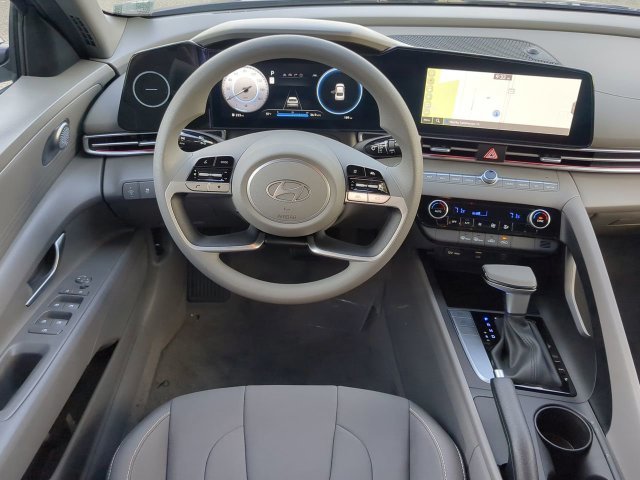 2025 Hyundai Elantra SEL - Photo 42