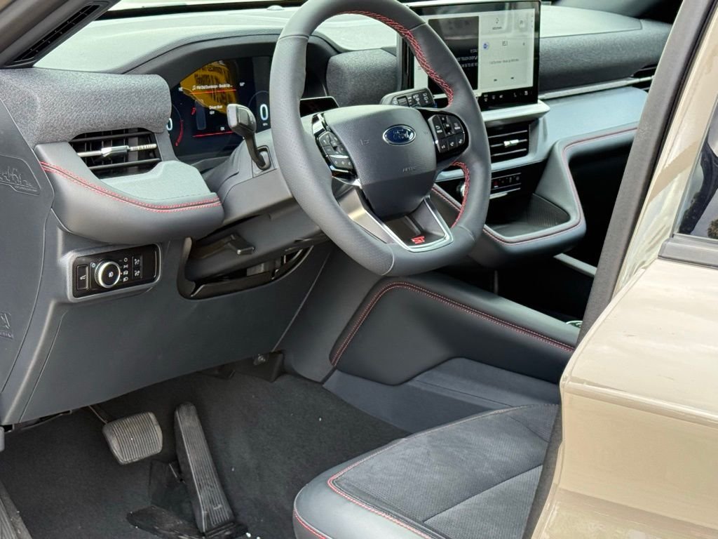 2026 Ford Explorer ST - Photo 6