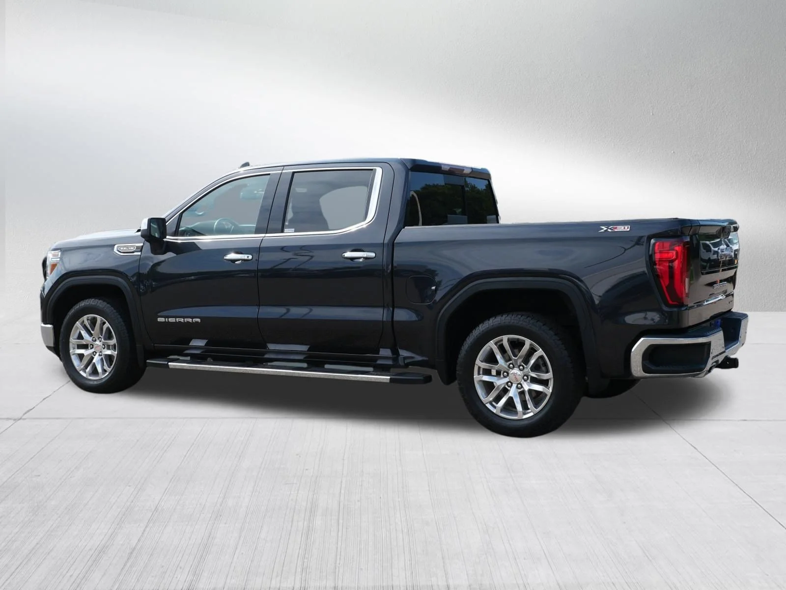 Certified Used 2020 Carbon Black Metallic GMC SLT image 5